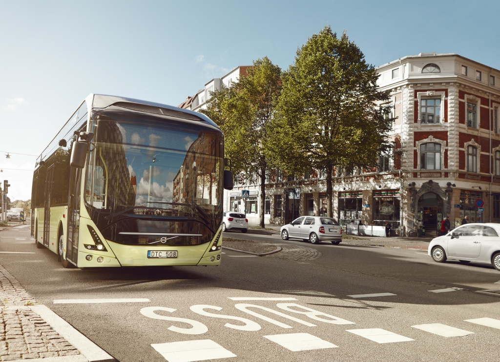 Volvo 7900 Electric Bus in street 2015 1