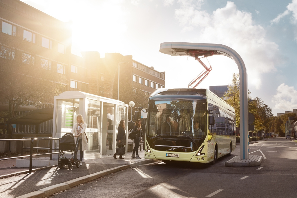 Volvo 7900 Electric Charging at bus stop 2015