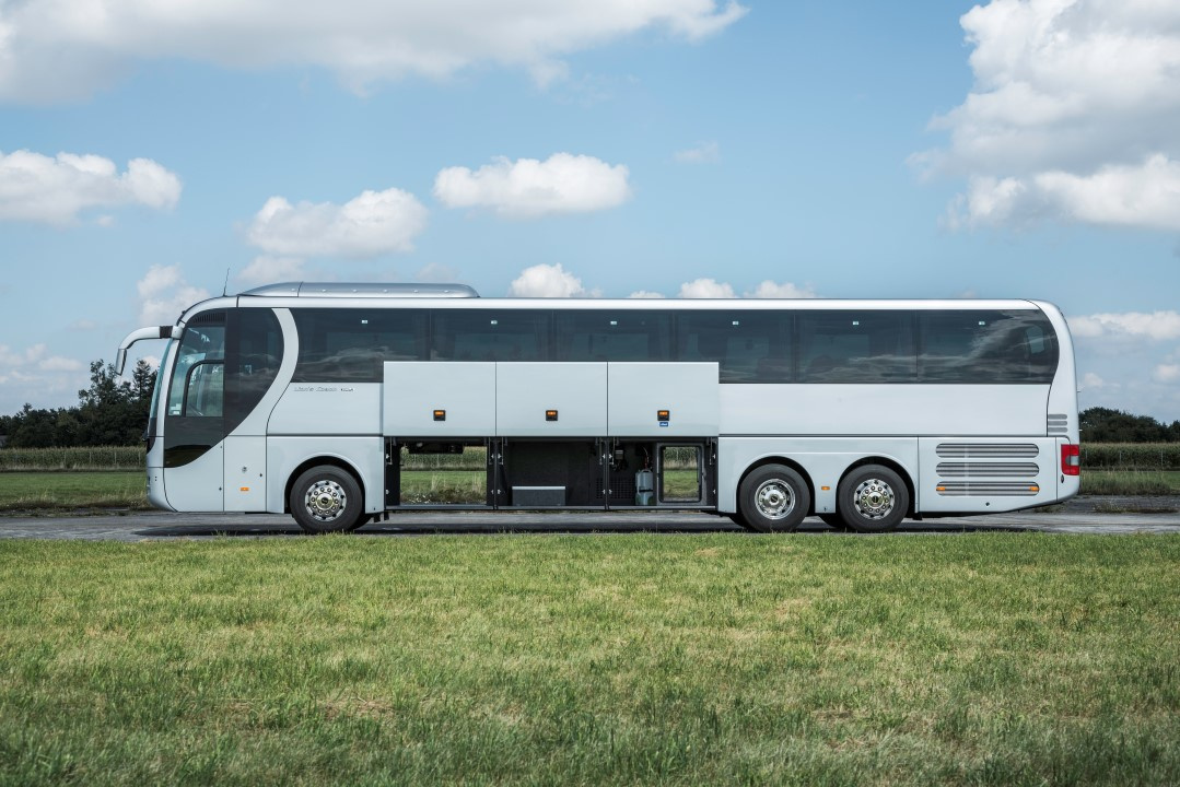 P Bus EOT LionsCoach 2016-11 (Custom)