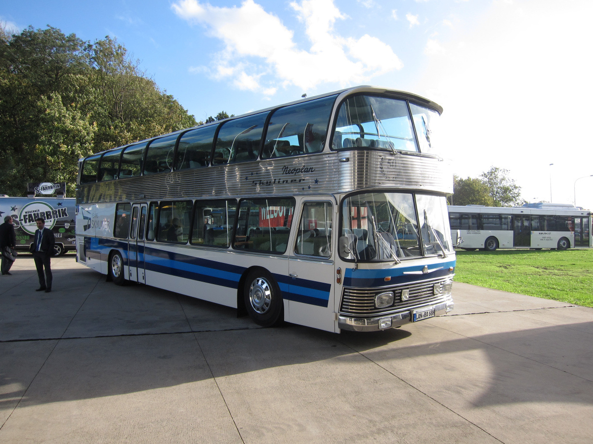 Neoplan Skyliner