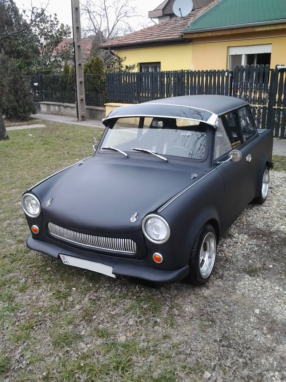 matt fekete trabant