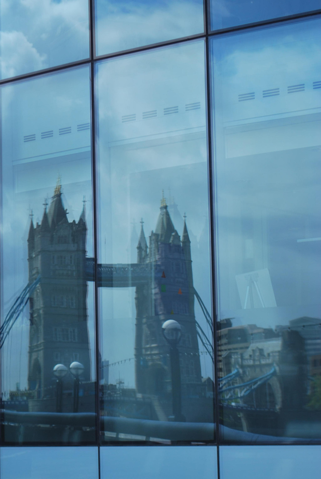 Tower Bridge tükröződés