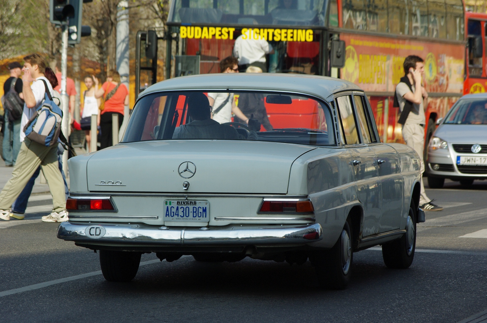 Mercedes 200 (W110) (3)