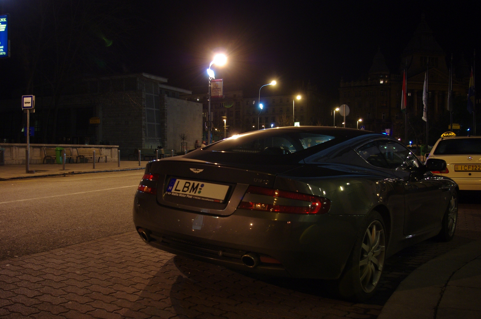 Aston Martin DB9 (6)