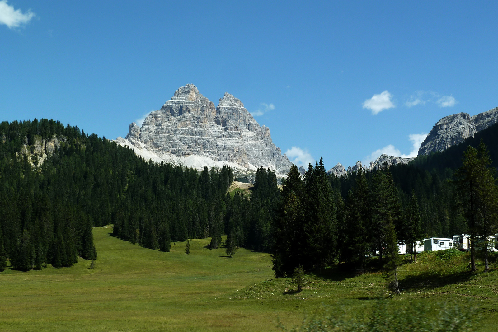 A Tre Cime a Missurina-tó partjáról