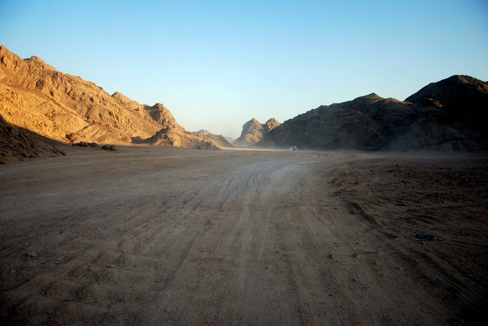 A sivatagban, valahol Hurghada mellett