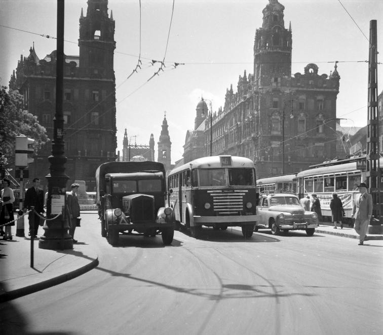 FerenciekTere-1950esEvek-fortepan.hu-96637