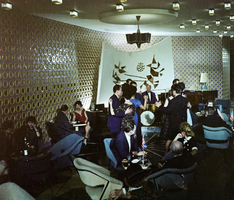 RoyalSzallo-1962-Bar-fortepan.hu-113994