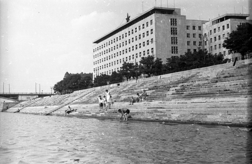 KepviseloiIrodahaz-FeherHaz-1960Korul-fortepan.hu-119085