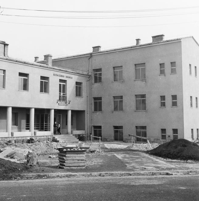 TorokveszUtiAltalanosIskola-1958Korul-fortepan.hu-116830