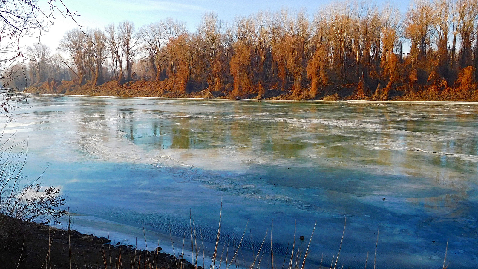 Olvad a Tisza jege