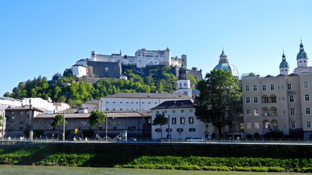 Salzburg városi séta - dóm a várral