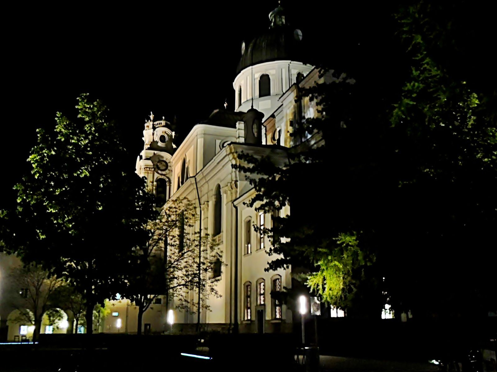 Salzburg éjjel - Kollegien kirche