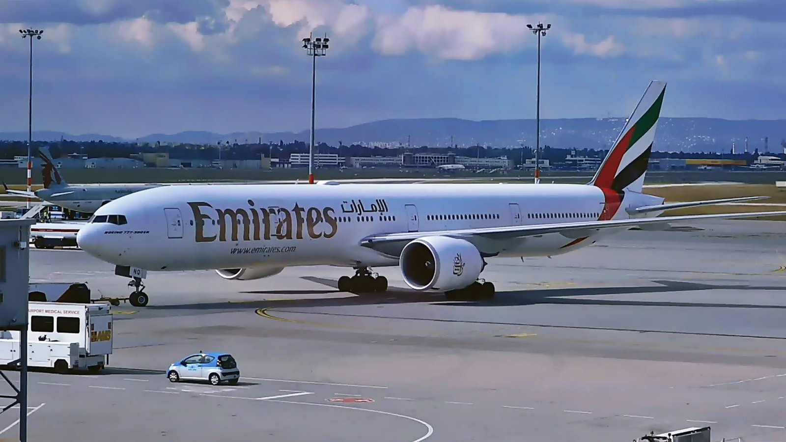 Emirates B-777