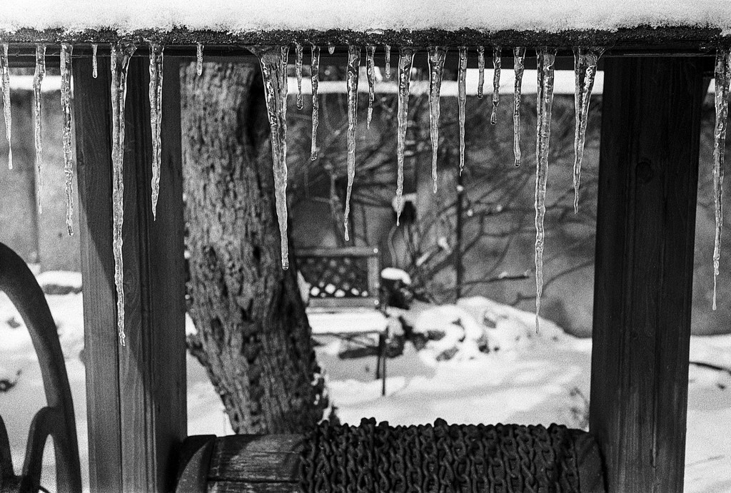 well of icicles - Zorki 6 Jupiter-8 50mm f2 Ilford HP5+ develope