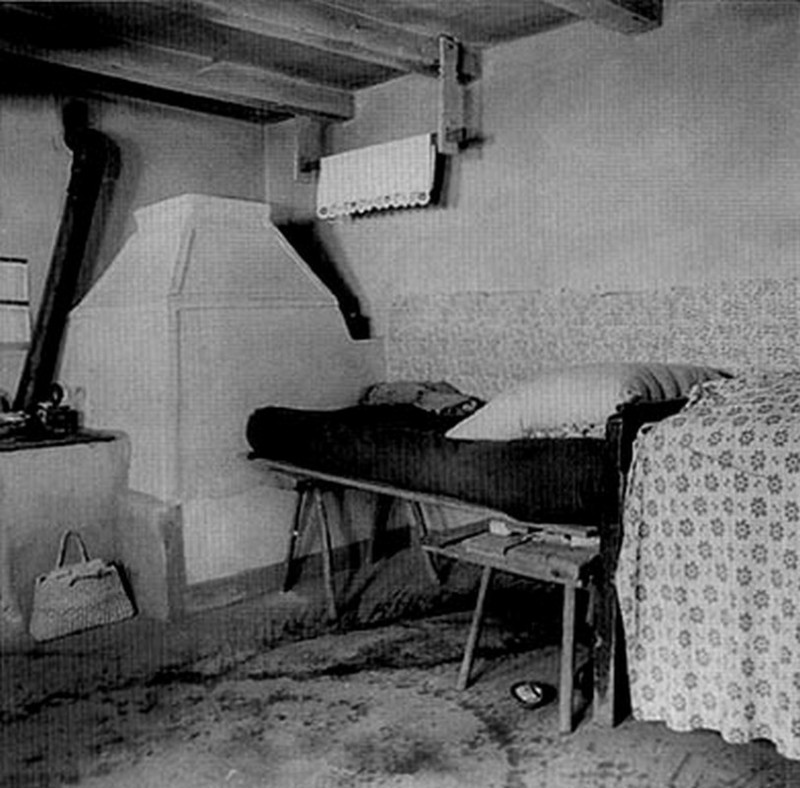Ágyszék nappali pihenésre. Szakmár, 1965.