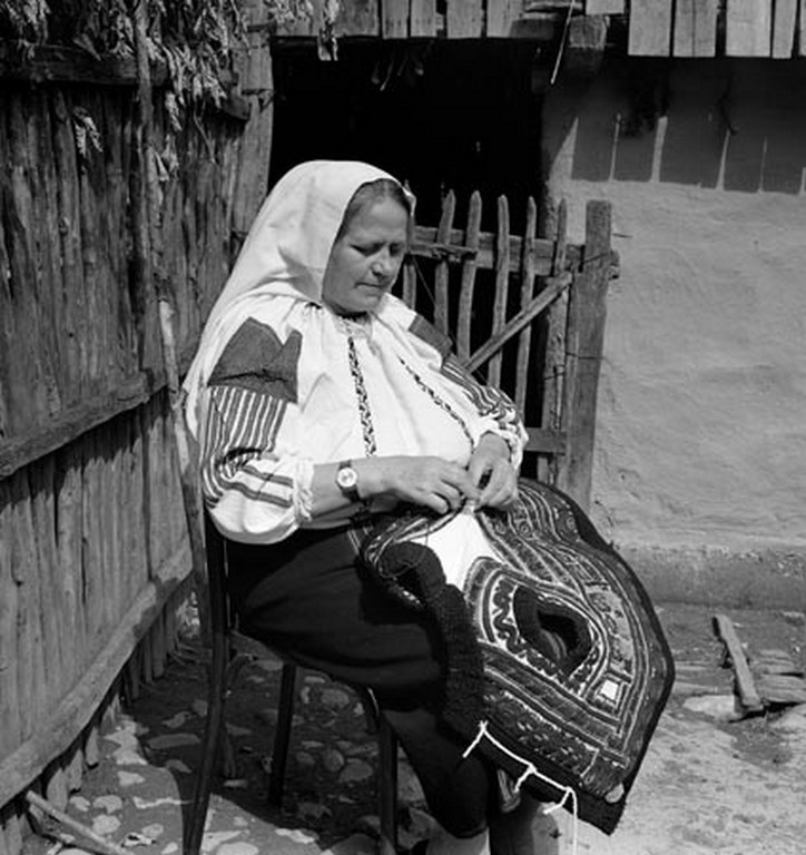 Bundahímző asszony. Klézse, 1978.