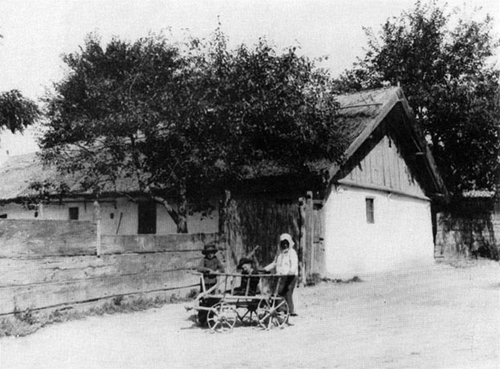 Magyar parasztgyerekek, Ásvány (Győr megye). Timkó Imre felvétel