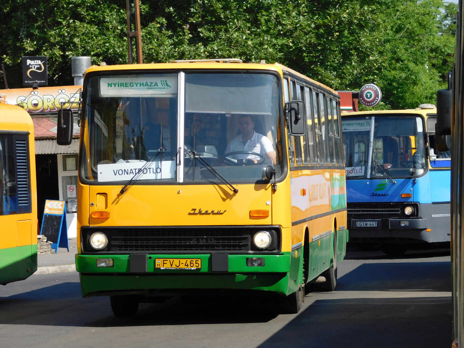 FVJ-465,IKARUS 263.01,vonatpótló,Nyíregyháza