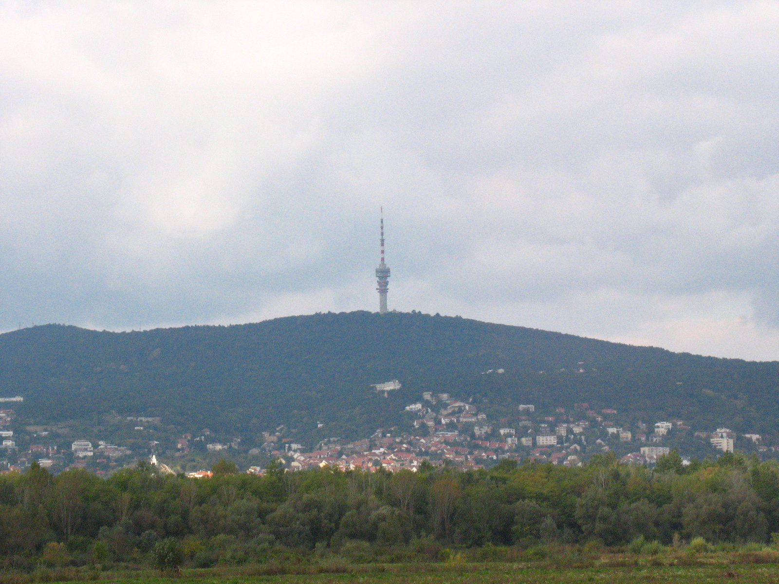 TV-Torony a tüskés-rétről.