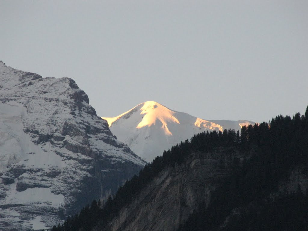 Interlaken, kilátás az Alpok felé, Szg3