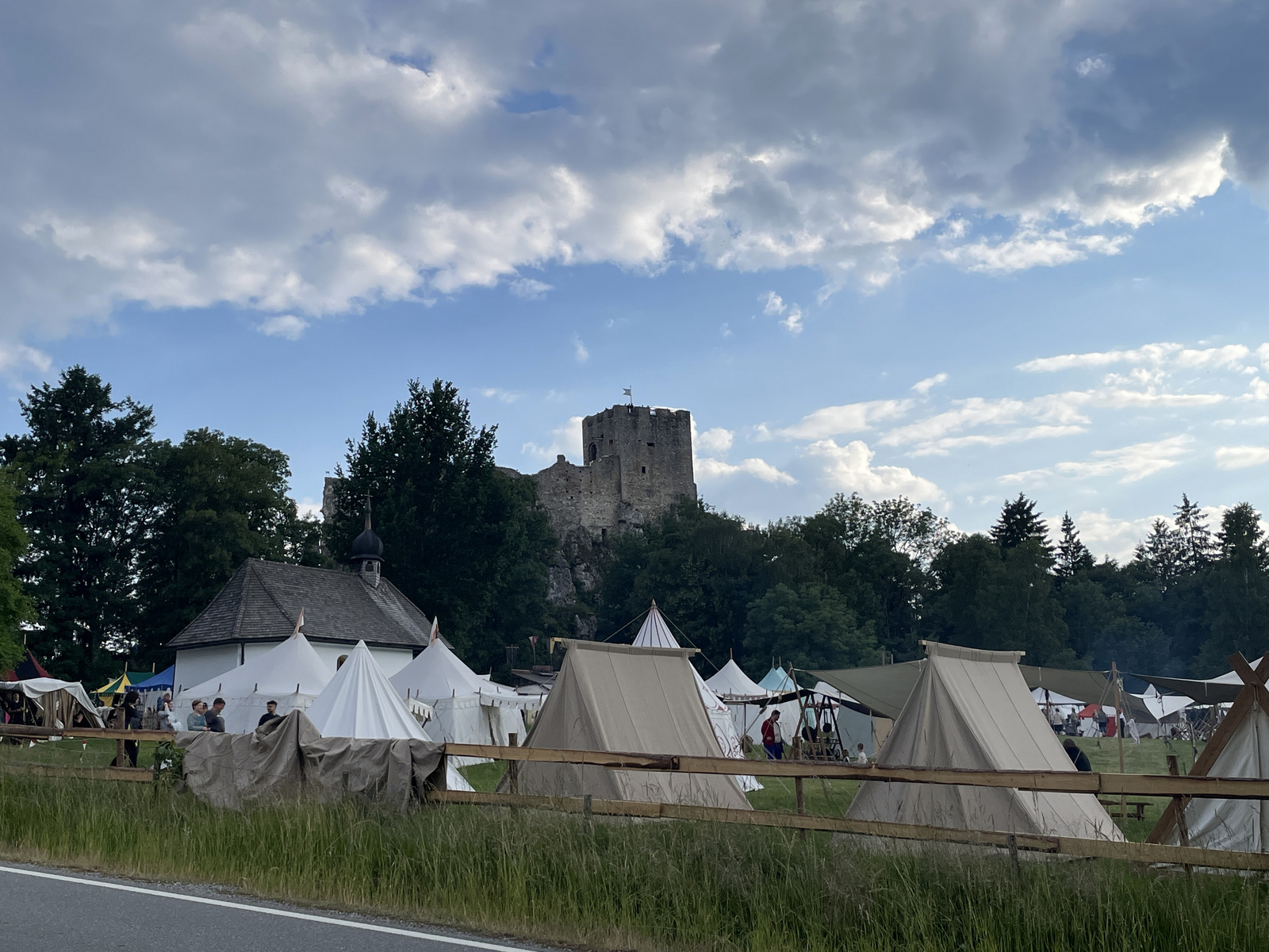 Ritterspektakel und Burg