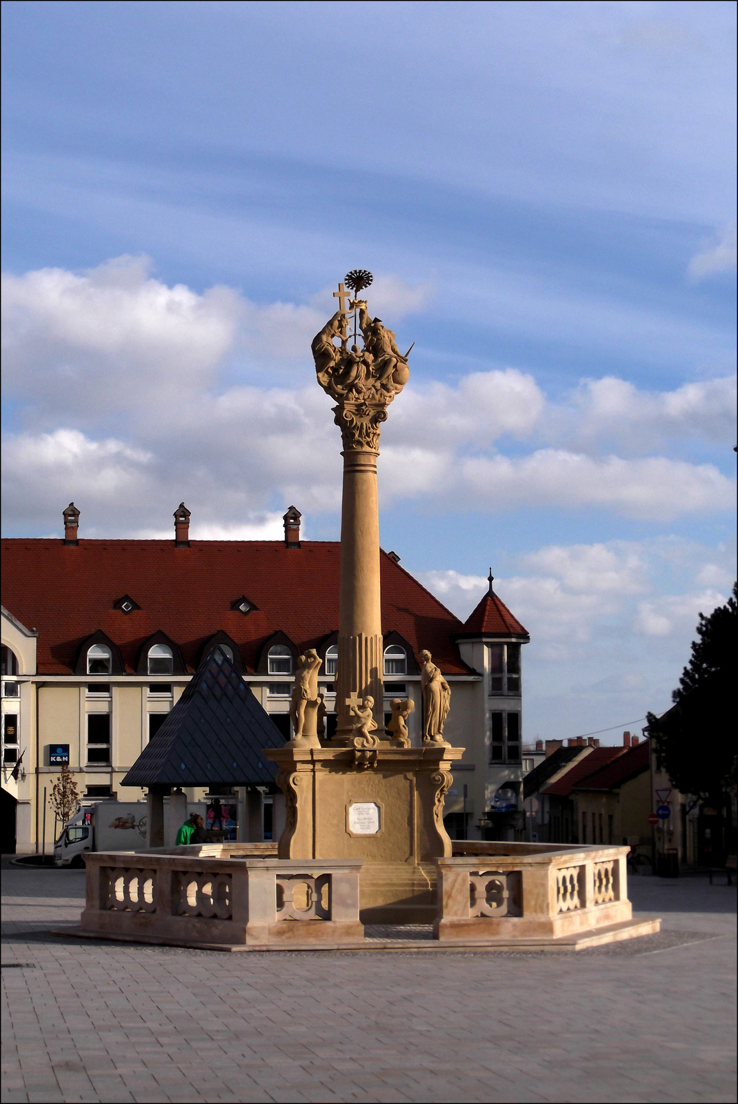 Szentháromság-szobor