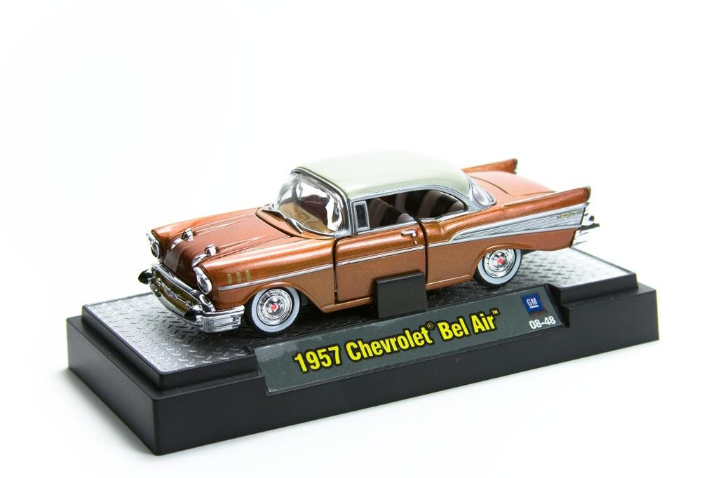 M2 Machines 1957 Chevrolet Bel Air Auto Thentics 4b