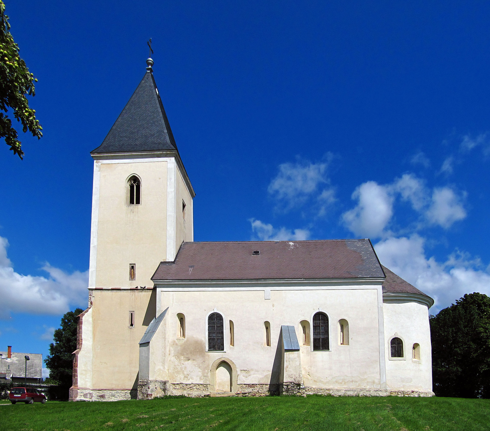 Szentkirályszabadja-templom-külsö2