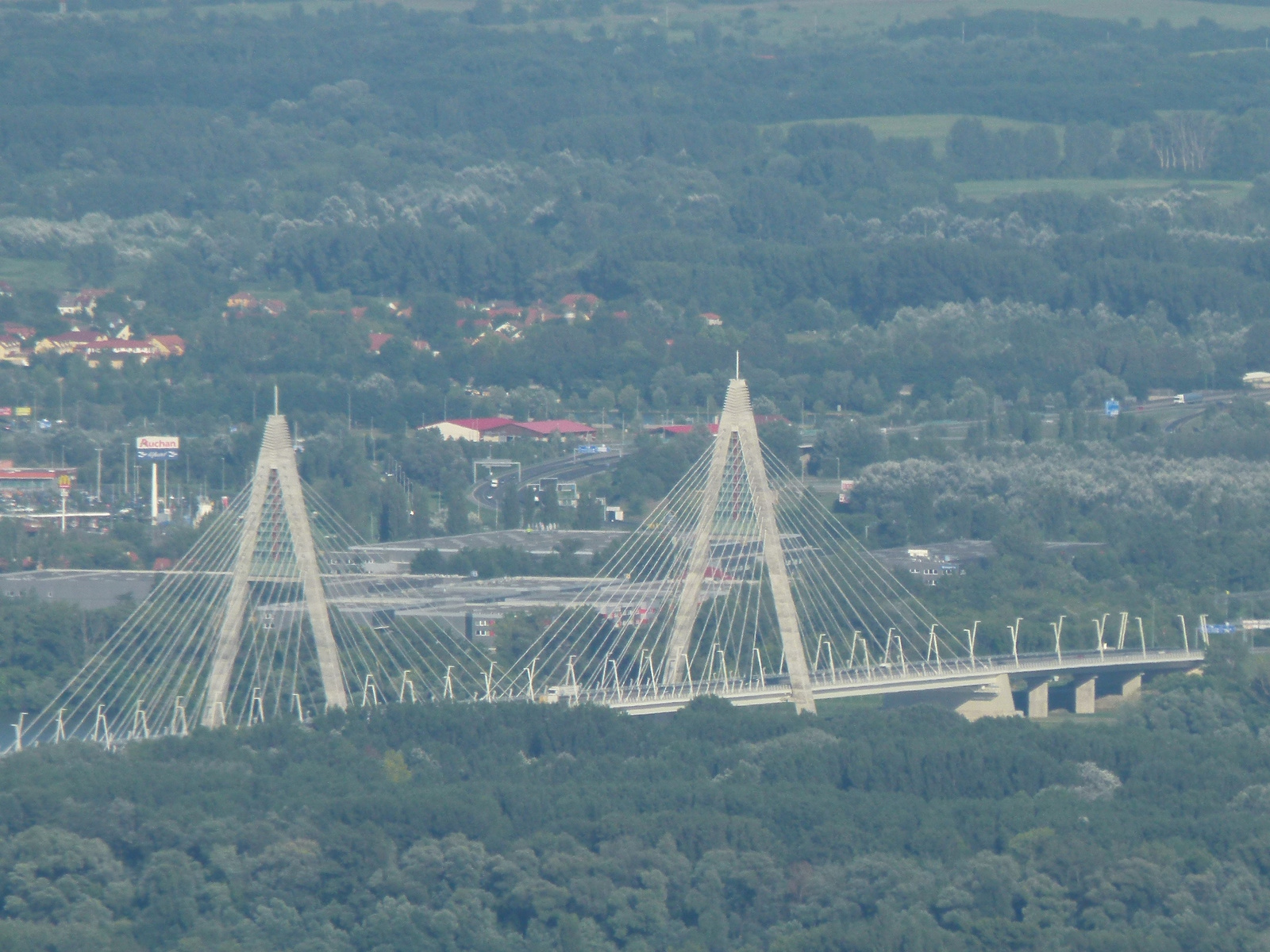 Budapest, Megyeri híd (kilátás a Nagykevélyről)