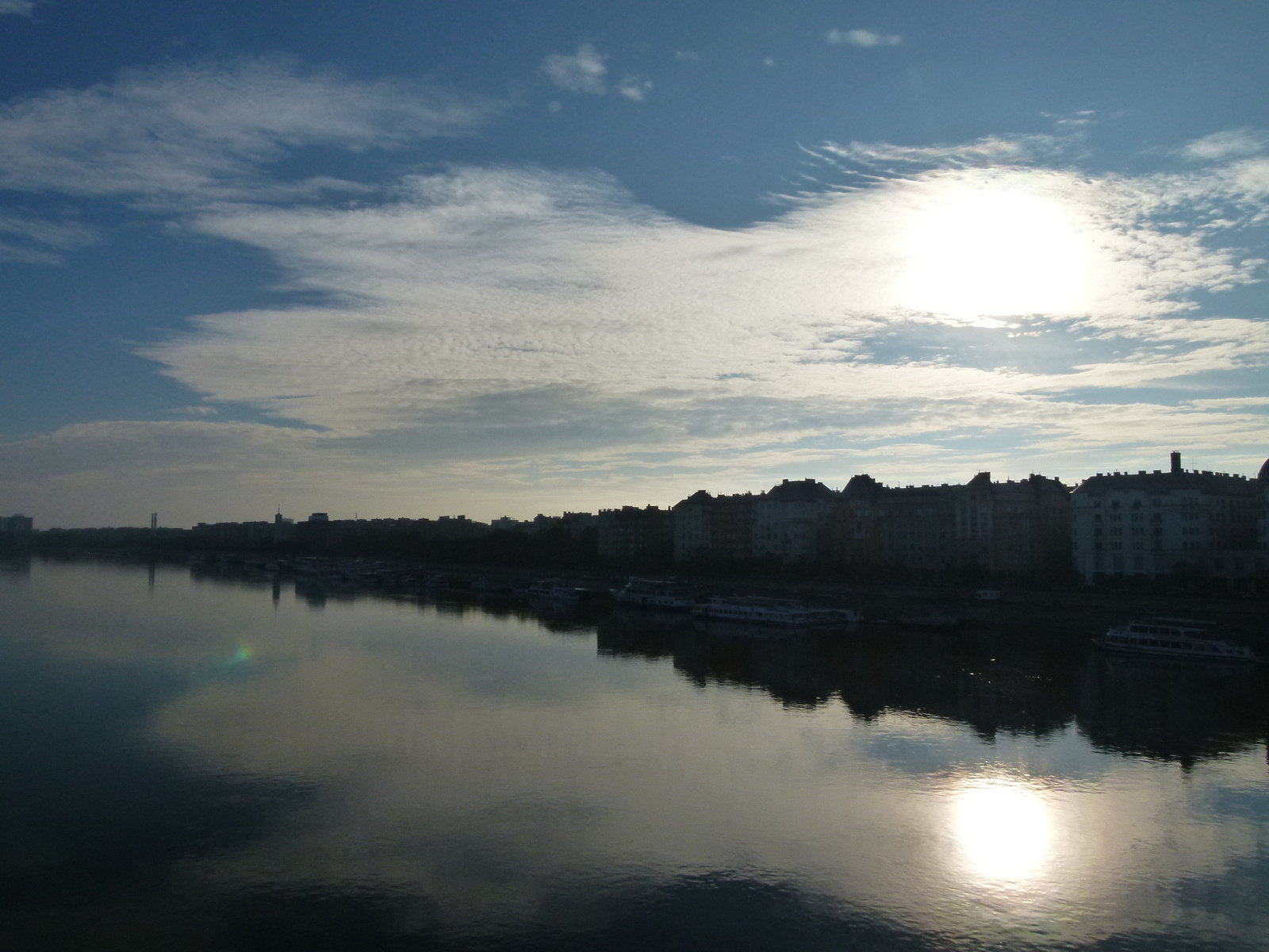 Egy "felhős nap" a Duna vizén (P1140762)