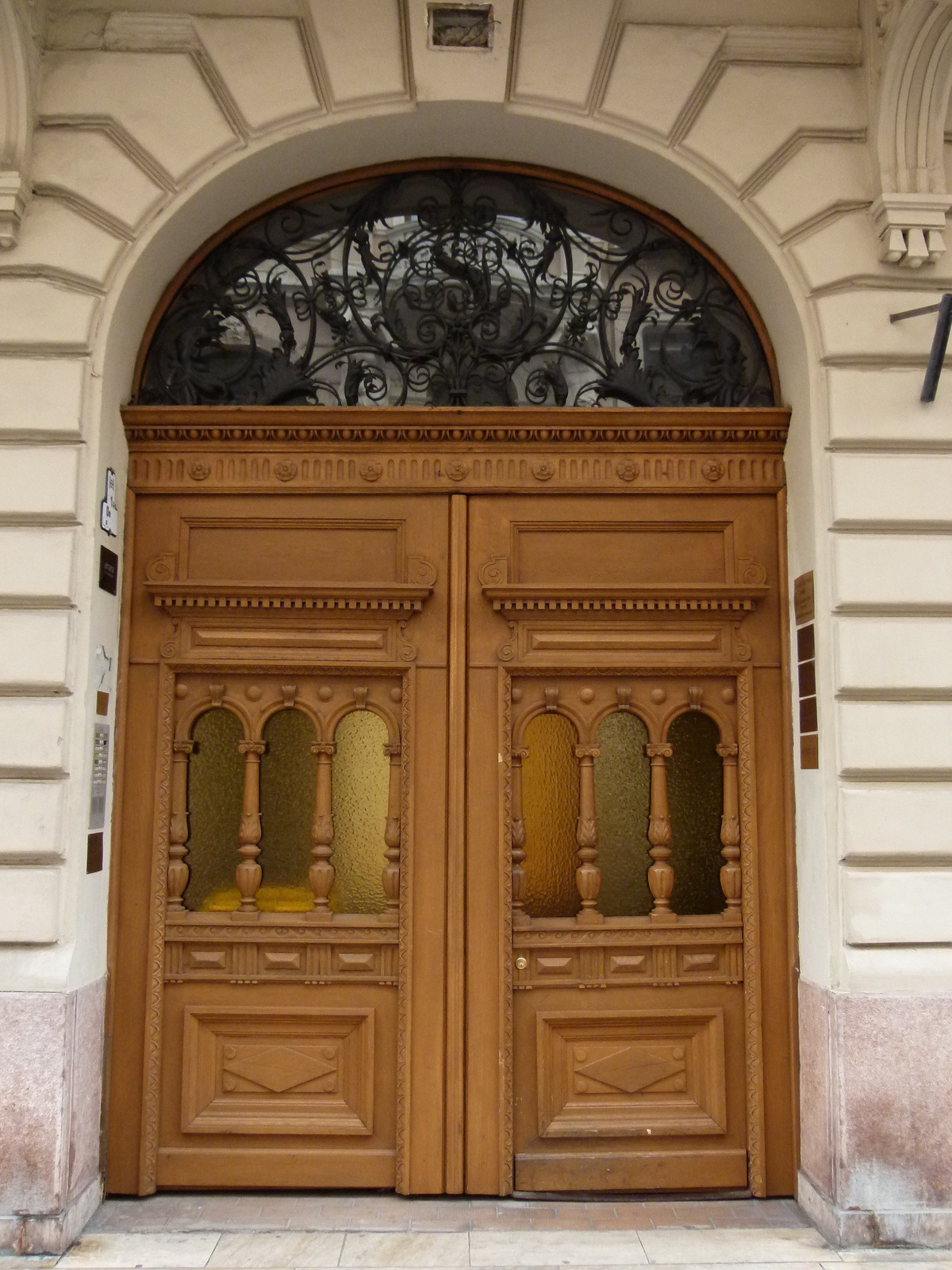 Bejárati ajtó (P1250498)
