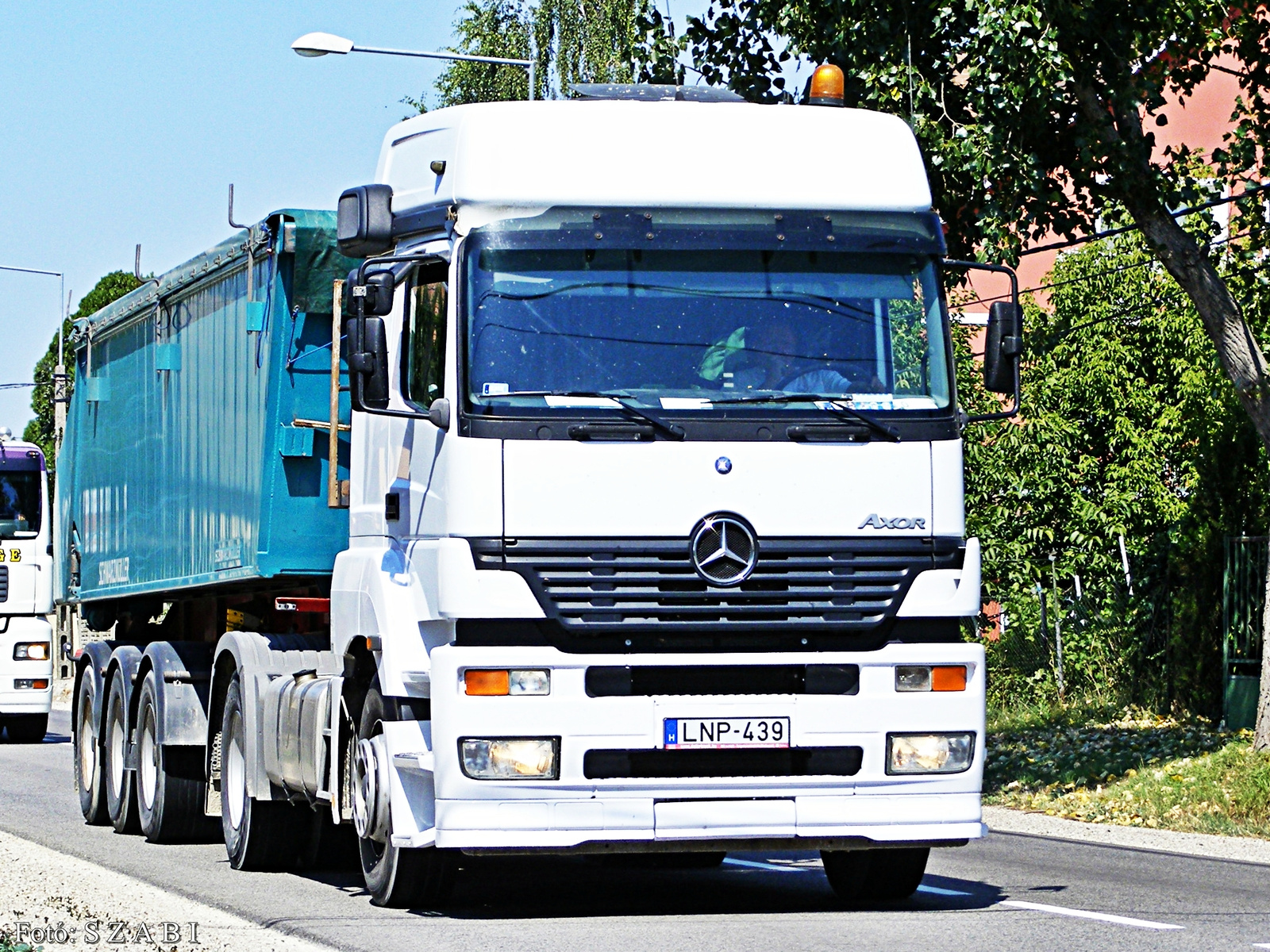 Mercedes Axor