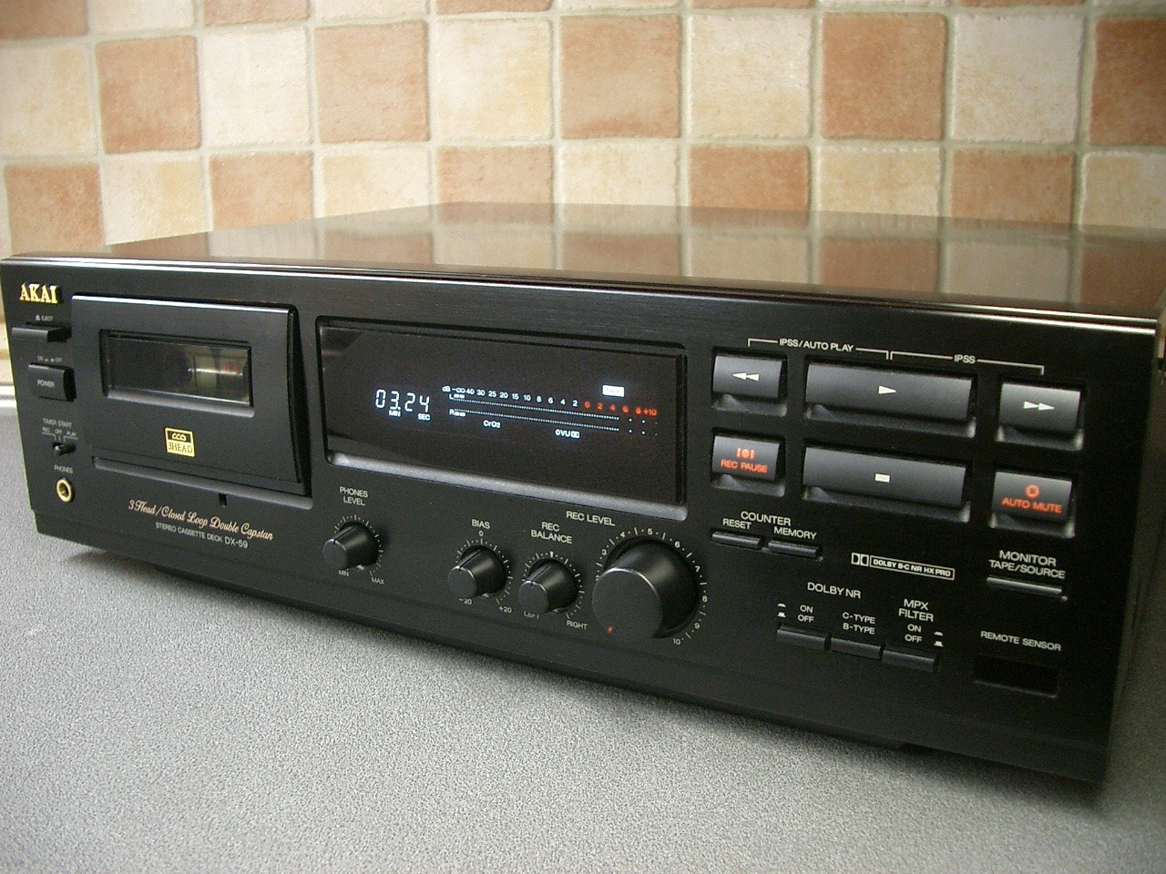 Akai DX-59 r