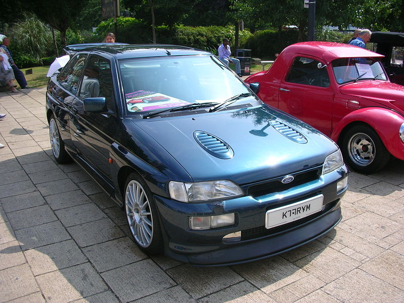 800px-Ford Escort RS Cosworth