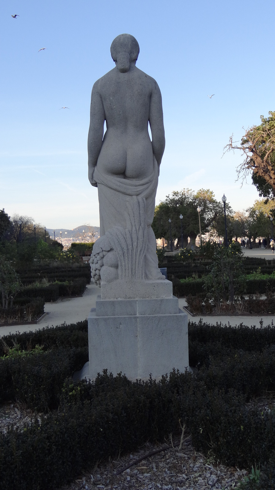 Női szobor - Barcelona - Montjüic - EuExplore