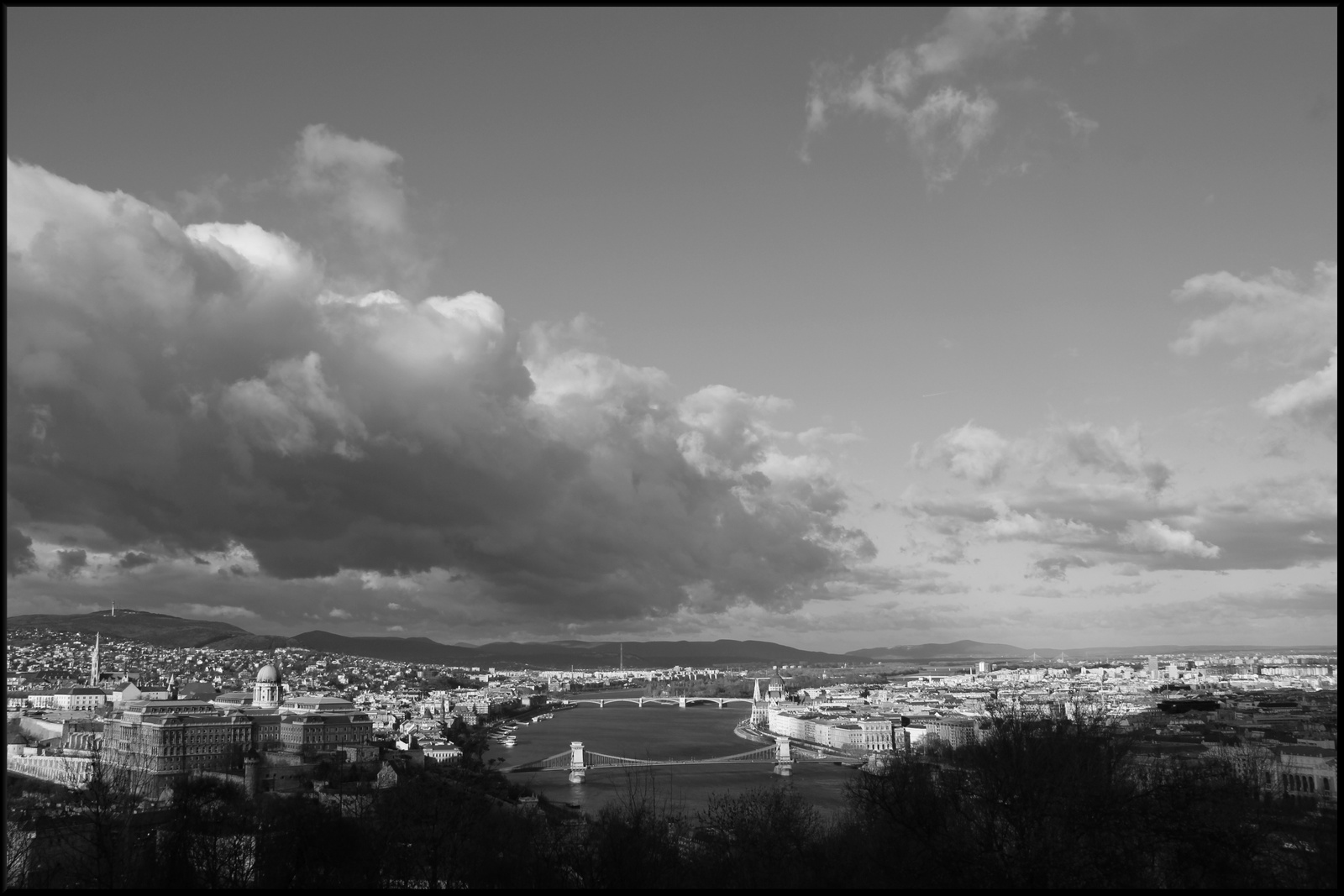 Felhők Budapest felett