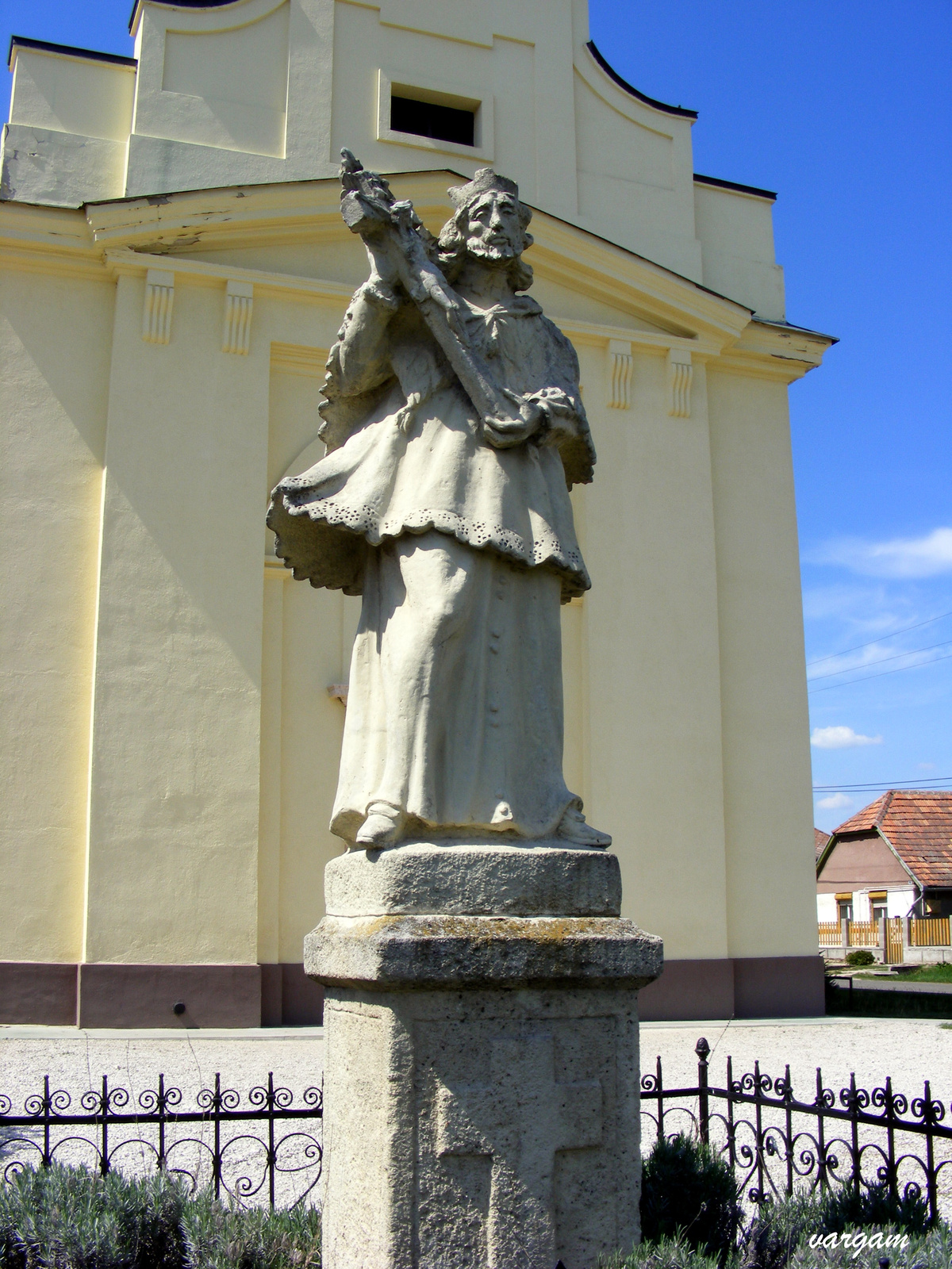 2012 május 5 - Vértesboglár - szobor 3