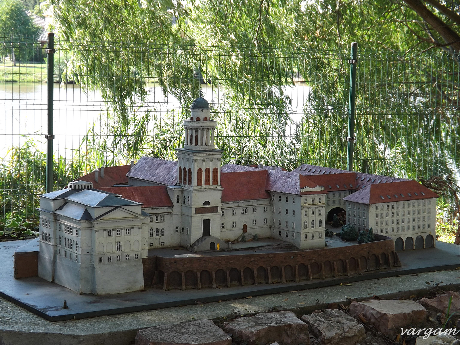 Kisbér Mini Magyarország Pannonhalmi Apátság épülete kicsiben