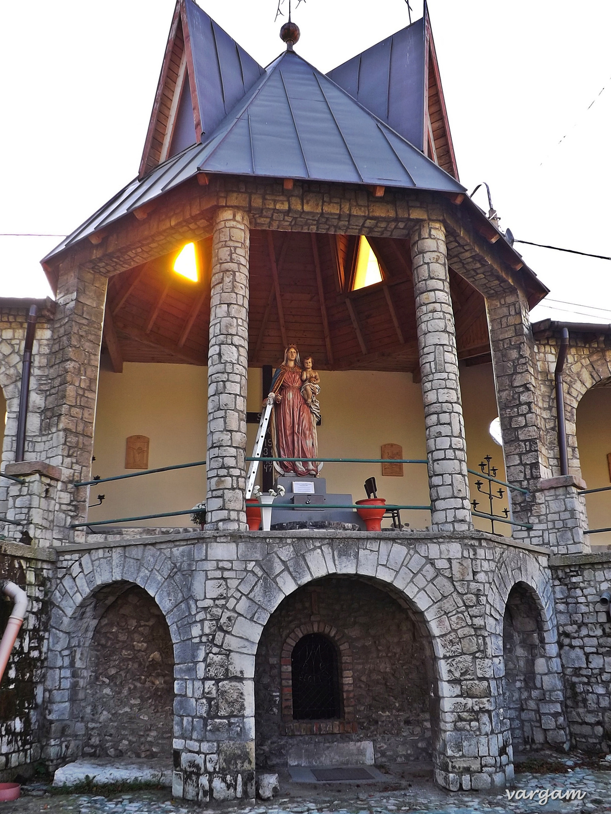 Szűz Mária szobor és szentkút - Bodajk, 1