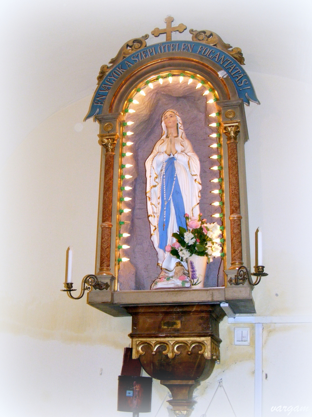 Bakonyszombathely Katolikus templom - Mária szobor