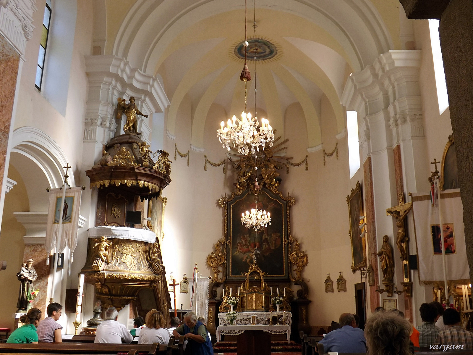 Bakonyszombathely-Katolikus Templom2