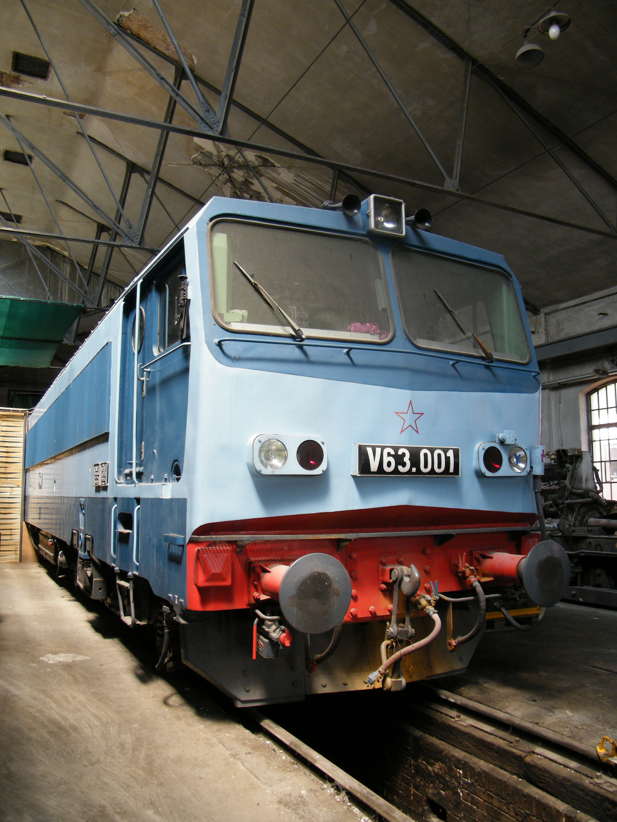 V63 001 Füsti