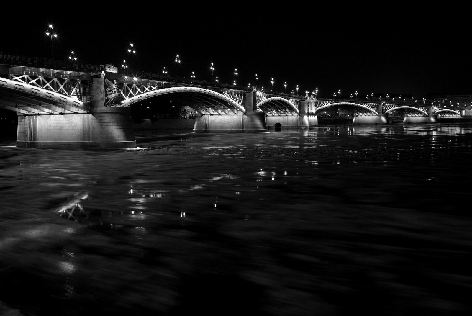 A Margit-híd éjjel