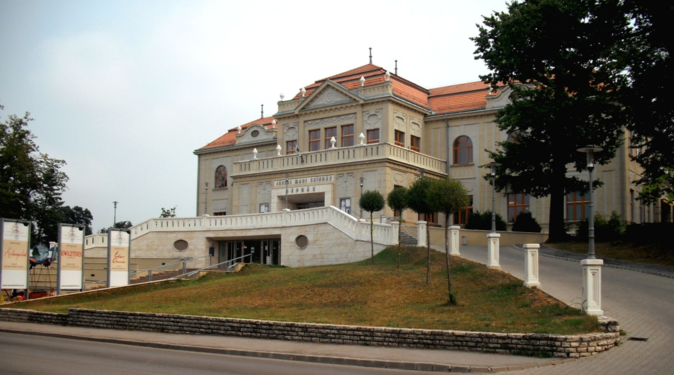 Jászai Mari Színház épülete, Tatabánya