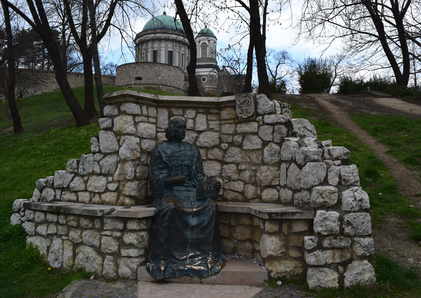 Vitéz János érsek szobra