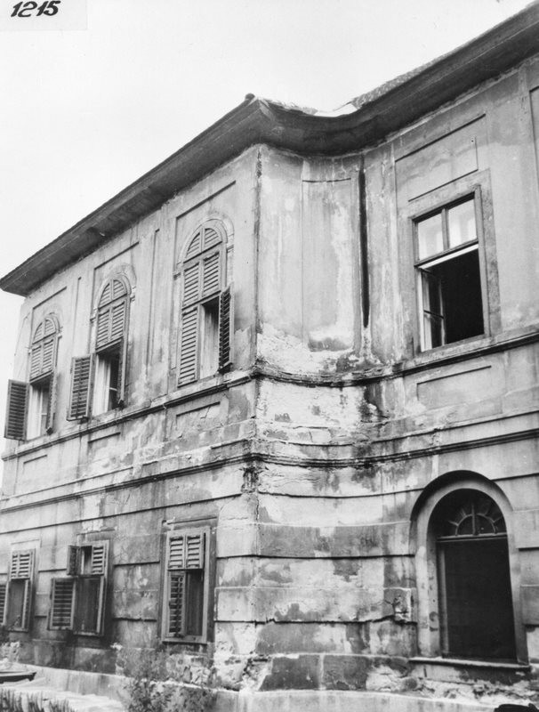 A keleti szárny sarokpavilonjának udvari homlokzata 1977-ben