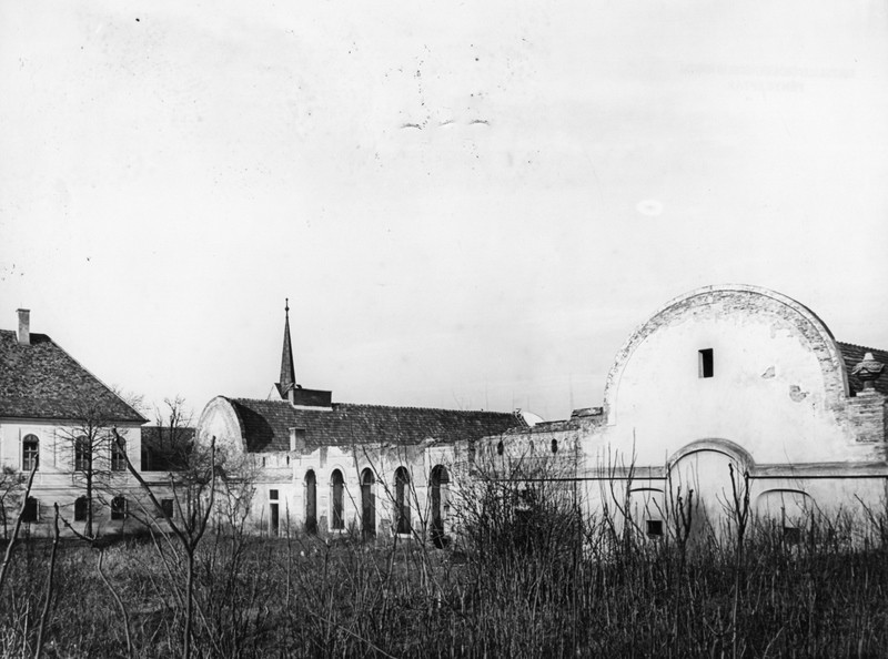 Az egykori képes ház (orangerie) és a gazdasági épületek 1955.