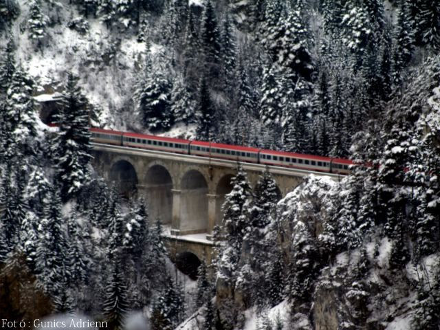 hegyek között vonat