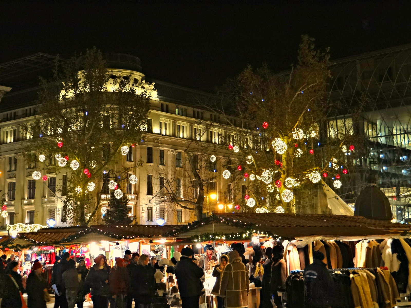 Advent a Vörösmarty téren